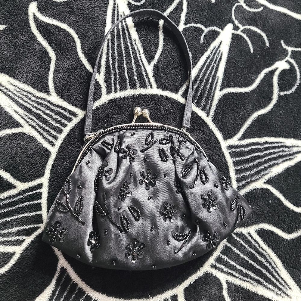 Vintage mini beaded coin bag/ snap clutch